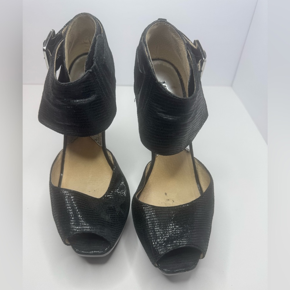 Michael Kors Elegant Black Leather Women's Shoes Size 7.5M